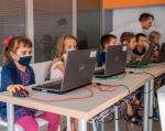 Szkoły kodowania  dla dzieci  cieszą się  nad Wisłą  coraz większą popularnością.  W tej branży wśród liderów jest m.in. startup Giganci Programowania.