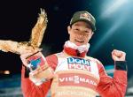 Japończyk Ryoyu Kobayashi z trofeum  za zwycięstwo  w Turnieju Czterech Skoczni.  Lider Pucharu Świata będzie jednym  z faworytów indywidualnego konkursu  w Zakopanem 