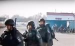 Powrót z interwencji w Kazachstanie. Rosyjscy żołnierze na wojskowym lotnisku w Iwanowie 250 km na północny wschód od Moskwy