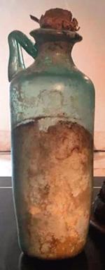 W butelce z Muzeum Archeologicznego w Neapolu odkryto oliwę z 79 r. n.e.  