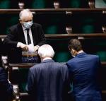 Jarosław Kaczyński na razie mobilizuje otoczenie, elektorat czeka  