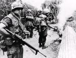 Amerykańscy żołnierze po zamordowaniu mieszkańców My Lai (16 marca 1968 r.) spalili wioskę. W 2009 r. Ronald Haeberle przyznał, że zniszczył wiele zdjęć, które zrobił podczas masakry w My Lai – głównie tych dokumentujących zbrodnie Amerykanów