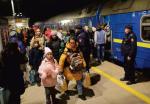 Od soboty Ukraińcy na podstawie paszportu mogą jeździć pociągami bez opłaty  