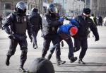 Policja aresztuje protestujących przeciw wojnie w pobliżu Kremla