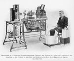 Za pomocą skonstruowanego przez siebie urządzenia Willem Einthoven przeprowadził pierwsze badania EKG