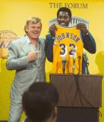 „Lakers: Dynastia zwycięzców”. John C. Reilly jako właściciel drużyny Jerry Buss i Quincy Isaiah w roli jej gwiazdy – Magic Johnsona