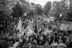 „Podczas manifestacji pierwszomajowych ujawnił się głęboki rozdźwięk na radykalnej lewicy”. Na zdjęciu tegoroczny marsz w Paryżu