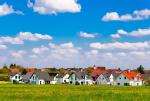 Za cenę mieszkania w Warszawie można kupić dom pod miastem