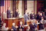 Prezydent Richard Nixon (na środku) wygłasza orędzie o stanie państwa do połączonych izb Kongresu USA, 1971 r.