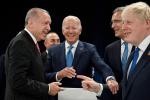 Madryt, 29 czerwca. Od lewej: prezydent Turcji Recep Erdogan, prezydent USA Joe Biden, szef NATO Jens Stoltenberg i brytyjski premier Boris Johnson