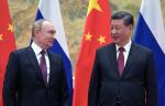 Xi Jinping (z prawej), przewodniczący Chińskiej Republiki Ludowej, podtrzymuje deklaracje o strategicznym sojuszu z Rosją. Ale nie zaryzykuje nałożenia sankcji na własny kraj