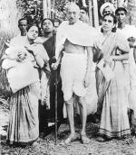 Mahatma Gandhi podczas podróży po Bengalu (1946 r.)
