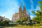 Ciągle nieukończona Sagrada Família w Barcelonie. Za życia Gaudíego z zaplanowanych 18 wież zbudowano zaledwie cztery
