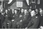 Organizacja Młodzieży Pracującej – uroczystość poświęcenia świetlicy w Poznaniu, której nadano imię płk. Jana Jura-Gorzechowskiego (siedzi w pierwszym rzędzie, drugi z prawej), 10 marca 1935 r.