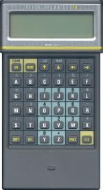 Psion Organizer II (od 1986 r. na rynku) miał klawiaturę z literami ułożonymi alfabety- cznie