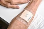Opatrunek wyposażony w sensory kontrolujące proces gojenia ran i łączący się za pośrednictwem aplikacji z lekarzem lub pacjentem to prawdziwie przełomowe rozwiązanie rodem z Polski.