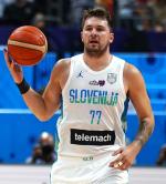 Gwiazdor Słowenii Luka Doncić jest jednym z najlepszych koszykarzy świata, gra w lidze NBA w klubie Dallas Mavericks