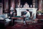 13 września 1940 r. Luftwaffe zbombardowało pałac Buckingham. Król Jerzy VI i królowa Elżbieta nie opuścili pałacu, solidaryzując się w ten sposób ze wszystkimi mieszkańcami Londynu narażonymi na niemieckie bomabrdowania