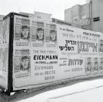 Porwanie Adolfa Eichmanna z ulicy w Buenos Aires przez służby specjalne Izraela miało dowodzić, że nazistowscy zbrodniarze nie zdołają się ukryć przed sądem i karą. Na zdjęciu: plakaty zapowiadające izraelską premierę filmu o Eichmannie