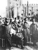 Pojmani oficerowie Wehrmachtu na ulicach Königsbergu (Królewca), 12 kwietnia 1945 r.