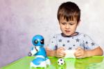 Zabawkowe roboty lub „smart” miś to atrakcja dla dziecka, ale i realne ryzyko cyberataku