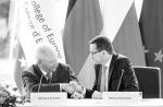 Wolfgang Schäuble i Mateusz Morawiecki podczas debaty o przyszłości Europy w Warszawie, 25 czerwca 2018 r.