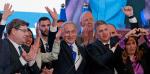 Beniamin Netanjahu cieszy się z wyborczego zwycięstwa wraz z liderami i zwolennikami partii Likud