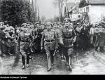 Od lewej: gen. Werner von Fritsch, Erich Ludendorff i Werner von Blomberg udają się na paradę z okazji 70. urodzin Ludendorffa, 9 kwietnia 1935 r.