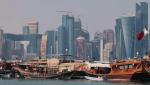 Odkrycie gazu ziemnego i przemyślana polityka rozwojowa przeobraziły Dohę z niewielkiego rybackiego miasteczka w jedno z najdynamiczniejszych miast świata arabskiego. Na zdjęciach tradycyjne łodzie dhow w zatoce stolicy Kataru ok. 1960 i w 2022 r.