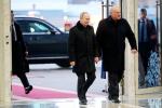 Mińsk, 19 grudnia. Władimir Putin i Aleksander Łukaszenko zmierzają na rozmowy