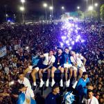 Święto w Buenos Aires. W środku Leo Messi.