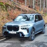 BMW X7 M60i to topowa wersja z silnikiem V8. Ceny rozpoczynają się od 640 tys. zł