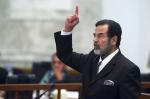 5 listopada 2006 r. były prezydent Iraku Saddam Husajn został skazany przez iracki Trybunał Narodowy na karę śmierci za spowodowanie masakry 148 szyitów w Ad-Dudżajl. Kiedy sędzia przewodniczący Rauf Abd al-Rahman odczytał słowa: „śmierć przez powieszenie”, Husajn podniósł dłoń i zaczął krzyczeć: „Niech żyje lud, niech żyje naród, precz z najeźdźcami, Bóg jest wielki, Bóg jest wielki!”