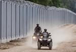 Po postawieniu płotu na granicy z Białororusią nielegalni migranci przerzucili się na inne szlaki