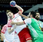 Arkadiusz Moryto w ataku na bramkę Iranu podczas meczu Turnieju Noworocznego w Katowicach