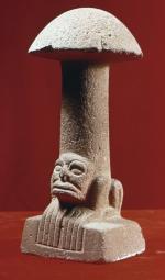 Kamienna rzeźba Majów w kształcie grzyba, ze zwierzęciem u podstawy. Kaminaljuyu, Gwatemala, 2000 p.n.e. – 1 n.e.