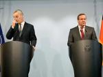 Nasze stanowisko się nie zmieniło – mówił niemiecki minister obrony Boris Pistorius (z prawej) na wtorkowej konferencji w Berlinie z sekretarzem generalnym NATO Jensem Stoltenbergiem