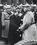 21 marca 1933 r. w kościele garnizonowym w Poczdamie odbyło się uroczyste posiedzenie Reichstagu z udziałem prezydenta Rzeszy Paula von Hindenburga i nowego kanclerza Adolfa Hitlera
