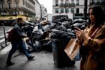 Strajk służb oczyszczania spowodował, że w Paryżu zalega już 7 tysięcy ton śmieci