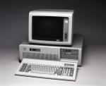 IBM dominował na rynku komputerów osobistych od początku do połowy lat 80. XX w. To w takich pecetach można było instalować program dBASE II do tworzenia baz danych