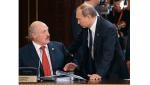 Dziś Rosji nie opłaca się zmiana władzy na Białorusi. Na zdjęciu: Aleksander Łukaszenko i Władimir Putin podczas spotkania jesienią 2015 r.