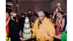 Iris Apfel, architektka wnętrz z Nowego Jorku, która urządzała gabinety dziewięciu prezydentom USA, wystąpiła w kampanii reklamowej H&M. Dwa lata temu obchodziła swoje setne urodziny