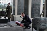 W Warszawie książę William złożył wieniec na Grobie Nieznanego Żołnierza w barwach Polski, a nie Wielkiej Brytanii