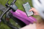 Najnowsze e-rowery to nie tylko sam rower, ale cały zintegrowany system. Pozwala on z poziomu telefonu na monitoring aktywności oraz dostosowanie parametrów jazdy do indywidualnych preferencji i potrzeb użytkownika, co zwiększa komfort i wygodę podczas jazdy