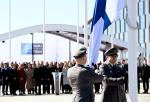 4 kwietnia 2023 r. przed siedzibą NATO zawisła flaga Finlandii, nowego państwa członkowskiego