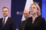 Minister Anna Moskwa chciałaby odbierać paszporty szkalującym Polskę politykom opozycji. Pomysł rodem z PRL
