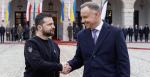 Wołodymyr Zełenski został oficjalnie przywitany przez Andrzej Dudę na dziedzińcu Pałacu Prezydenckiego.
