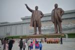Pjongjang, stolica Korei Północnej, pomniki byłych przywódców Kim Ir Sena i Kim Dzong Ila