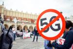 W czasie pandemii wiele osób obwiniało o nią sieci 5G. Zdarzały się nawet przypadki podpalania masztów sieci komórkowych