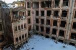 Zniszczony przez Rosjan gmach uniwersytetu w Charkowie